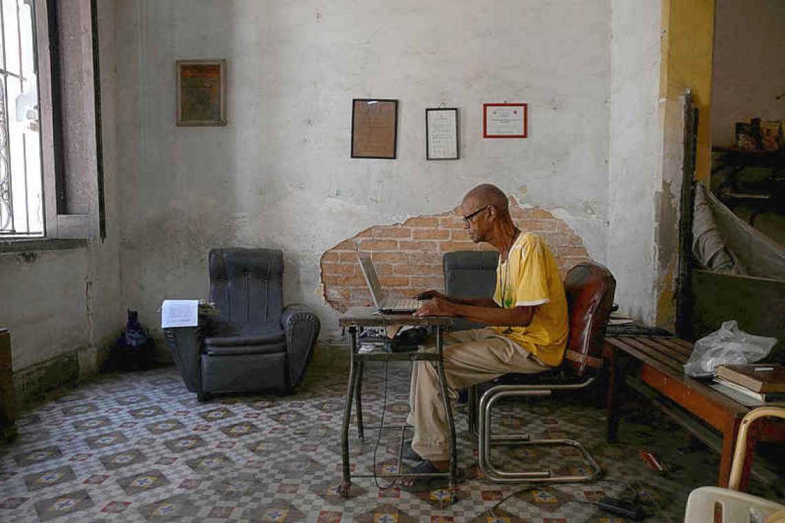       At Cuba's once bustling tourist sites,  foreign visitors are increasingly scarce